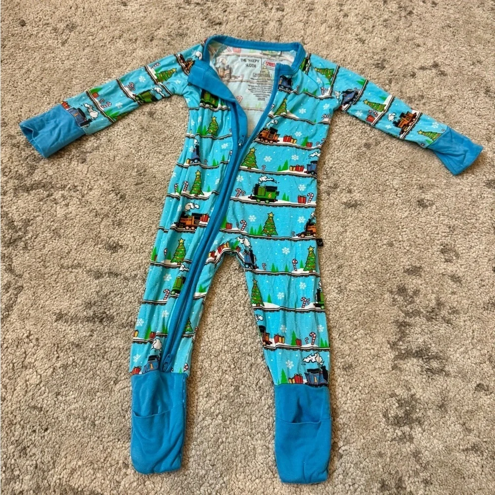 🚂 Thomas & Friends Holiday Zip Sleeper The Sleepy Sloth Size 6–12 Months